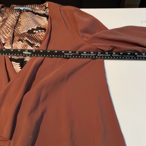 Antonio Melani large silky lined cognac jacket snake print lining zips at wrist - Picture 16 of 16
